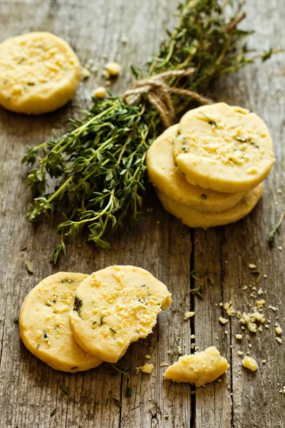 Shortbread cookies with thyme and parmesan on a wooden table — Stock Photo, Image