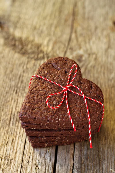 Biscotti a forma di cuore al cioccolato per San Valentino — Foto Stock