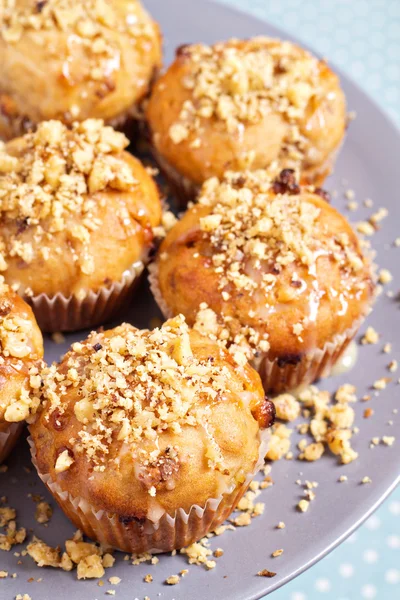 Muffin alla banana con noci e cioccolato bianco — Foto Stock