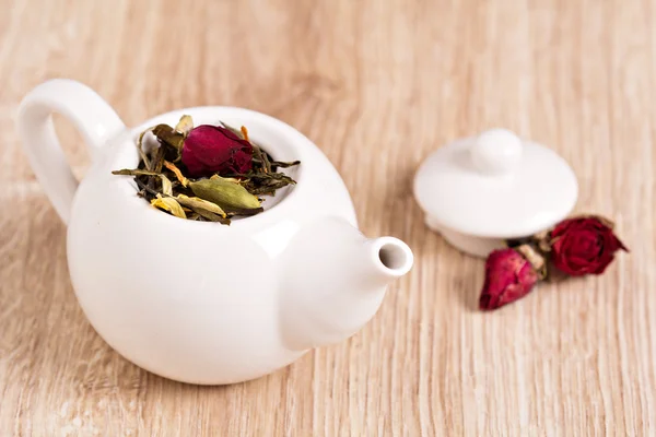 Green tea with fruits, spices, rose petals in a teapot — Stock Photo, Image