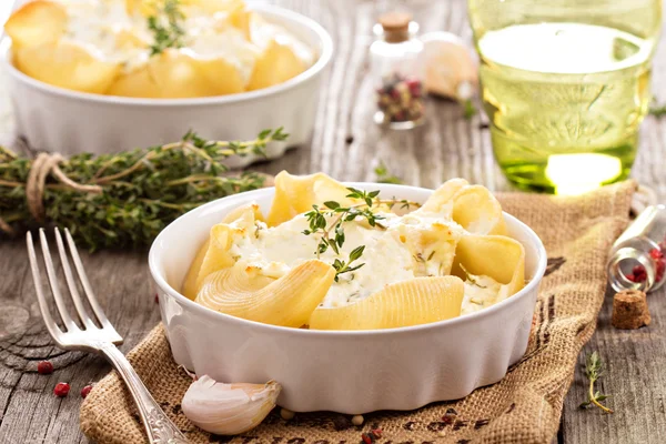 Gebakken pasta met kwark — Stockfoto