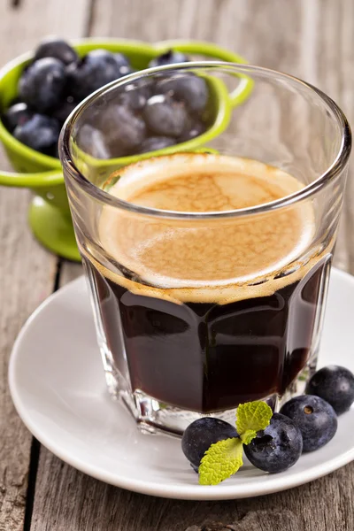 Kaffee mit frischen Blaubeeren — Stockfoto