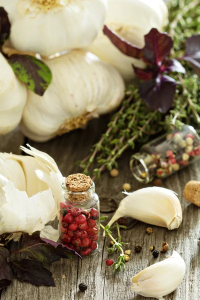 Garlic, herbs and spices — Stock Photo, Image