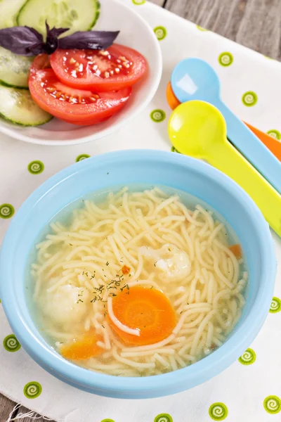 Sopa de pollo para niños — Foto de Stock