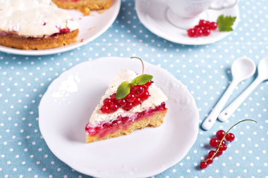 beze Frenk üzümü kek