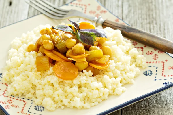 Couscous mit Gemüse — Stockfoto