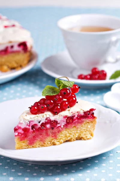 Porzeczka czerwona ciasto beza — Zdjęcie stockowe