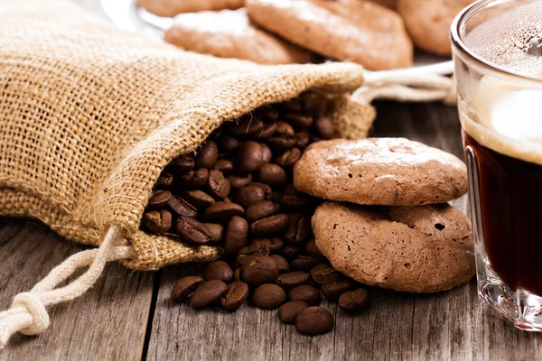 Soubory cookie kávové a čokoládové pusinky — Stock fotografie