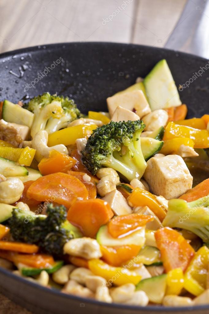 Tofu stir fry with vegetables — Stock Photo © fahrwasser #40368209