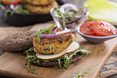 quinoa ve sebze vejetaryen Burger