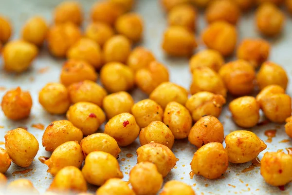 Roasted chickpeas on a baking tray — Stock Photo, Image