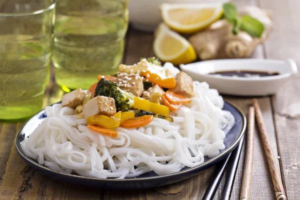 Tofu stek med grönsaker — Stockfoto