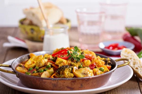 Vegan curry with tofu and vegetables — Stock Photo, Image