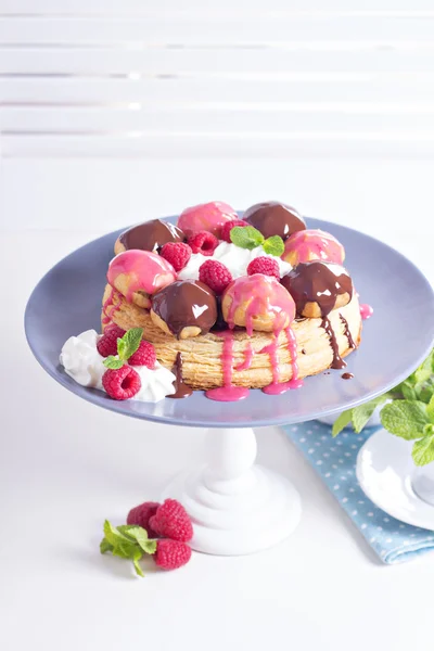 Saint-Honore cake with chocolate and raspberry — Stock Photo, Image