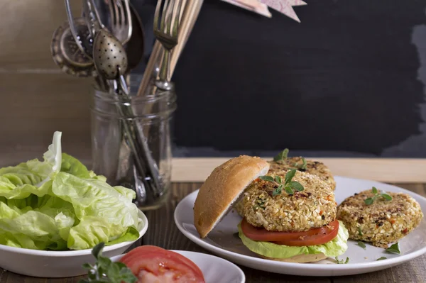 Veganska hamburgare med blomkål — Stockfoto