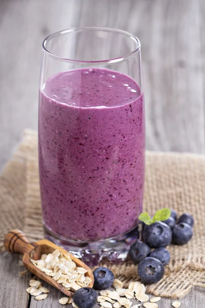 Smoothie dengan blueberry dan oatmeal — Stok Foto