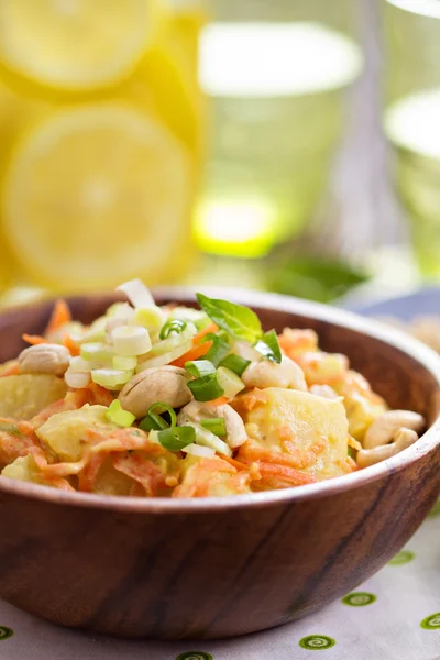 Aardappelsalade met wortel en selderij — Stockfoto
