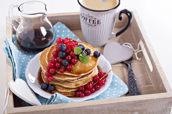 Vegan pancakes with mixed berries — Stock Photo, Image