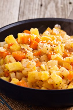 elma ve kök sebze karma