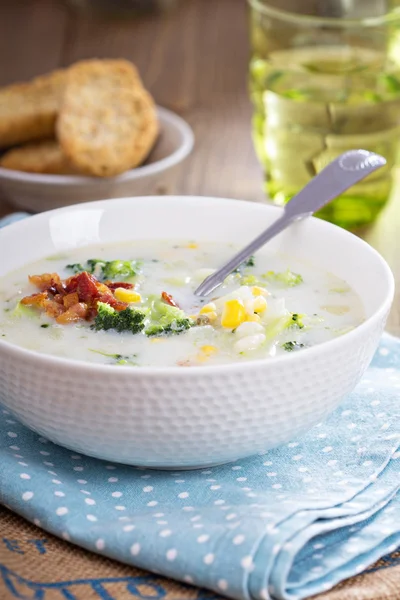 Brócolos e chowder de milho — Fotografia de Stock