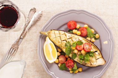 fırında patlıcan ile kış salatası