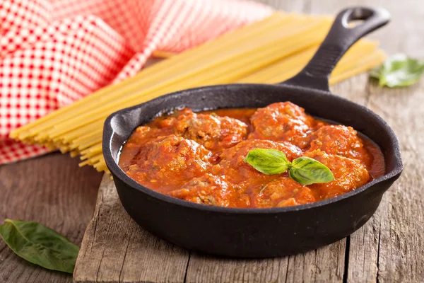 Albóndigas con salsa de tomate —  Fotos de Stock