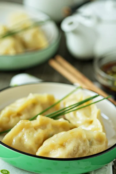 Kinesiska dumplings med marken kyckling — Stockfoto
