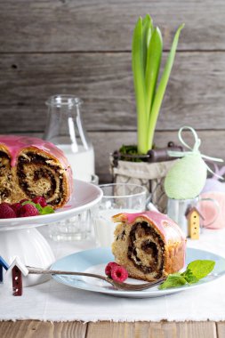 Paskalya için tatlı ekmek