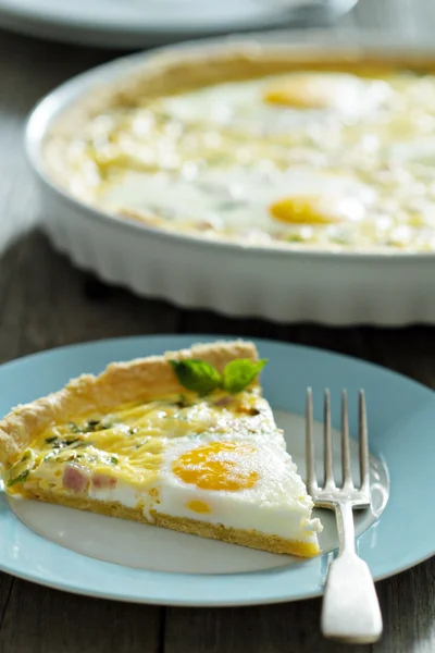 Quiche com presunto e ovos — Fotografia de Stock