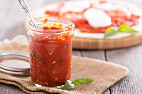 pizza sosu kavanoz içinde