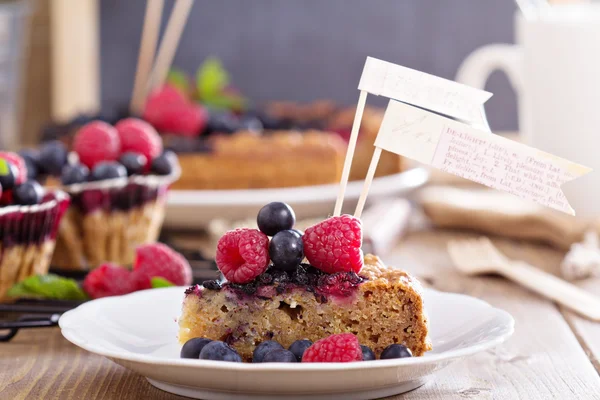 Berry cake with oats — Stock Photo, Image