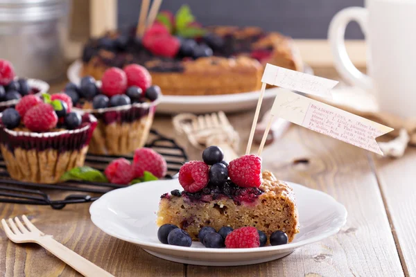 Berry cake with oats — Stock Photo, Image