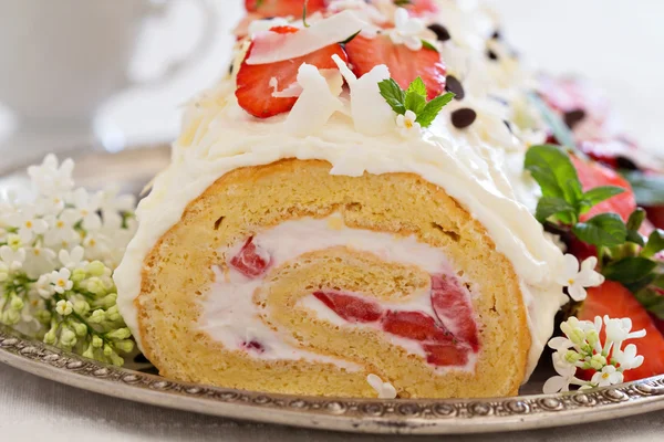 Полуничний торт кремом — стокове фото