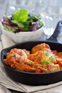 hardal ve kırmızı biber ile tavuk