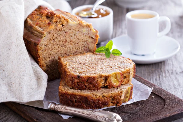 Banana bread on a cutting board — Stock Photo, Image