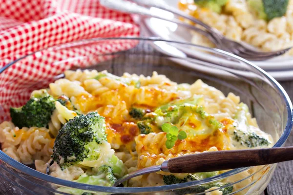 Pasta, broccoli and cheese sauce — Stock Photo, Image