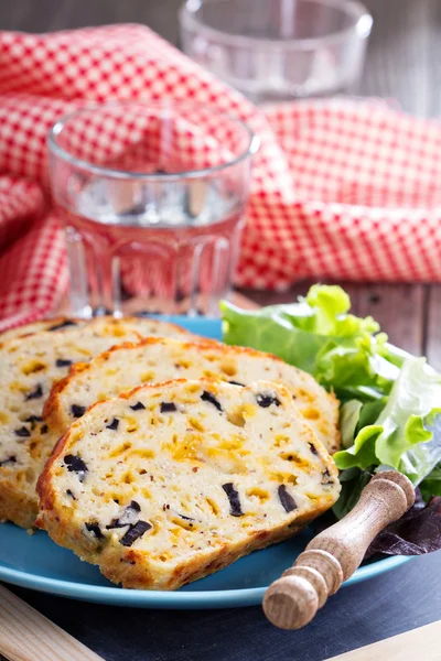 Savory cheese loaf with olives — Stock Photo, Image