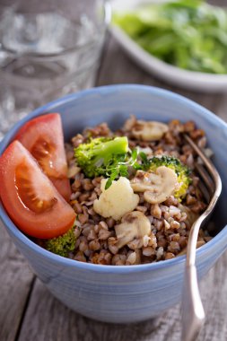 buğday sebze ve mantar ile