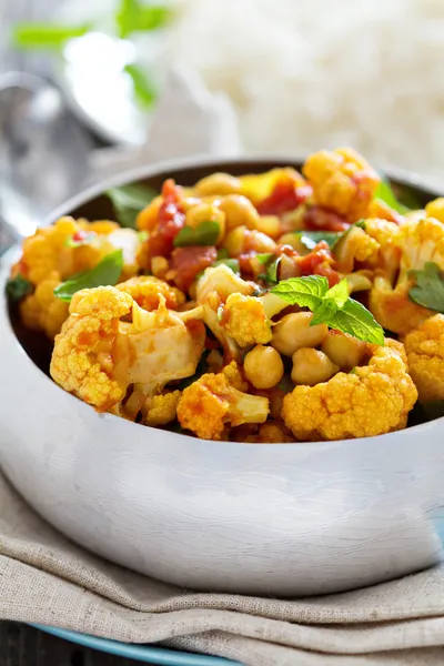 Curry végétalien aux pois chiches et légumes — Photo