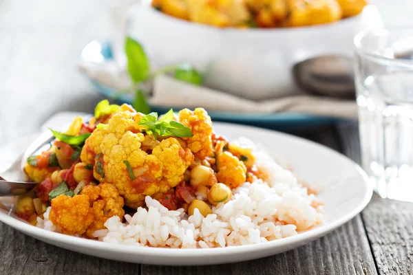 Veganes Curry mit Kichererbsen und Gemüse — Stockfoto