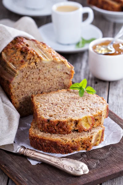 Banana bread on a cutting board — Stock Photo, Image