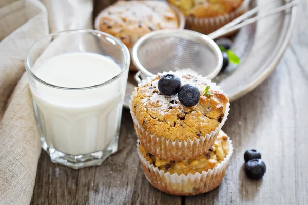 Amêndoa sem glúten e muffins de aveia — Fotografia de Stock