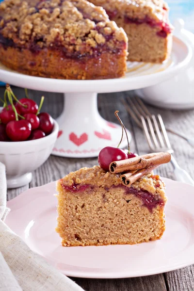 Cherry crumble koffie taart met kaneel — Stockfoto