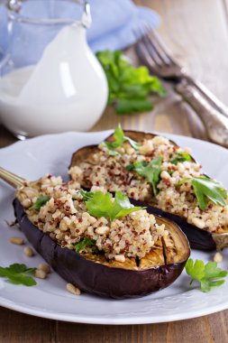 fırında patlıcan quinoa ile
