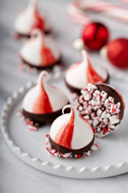 Çikolataya batırılmış nane şekeri, Noel hediyesi.