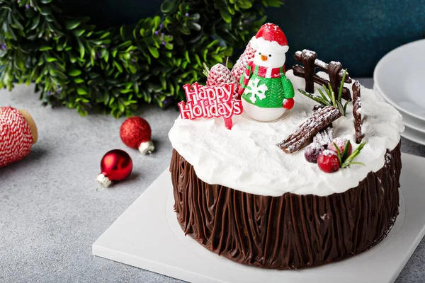 Chocolate Christmas celebration cake with holiday decorations — Stock Photo, Image