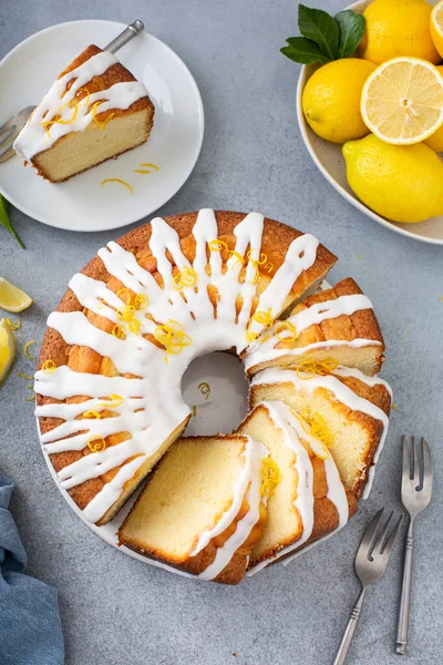 柠檬磅蛋糕加糖粉釉料 — 图库照片