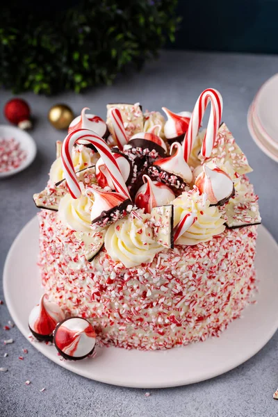 Peppermint bark and chocolate cake for Christmas on a festive background — Stock Photo, Image