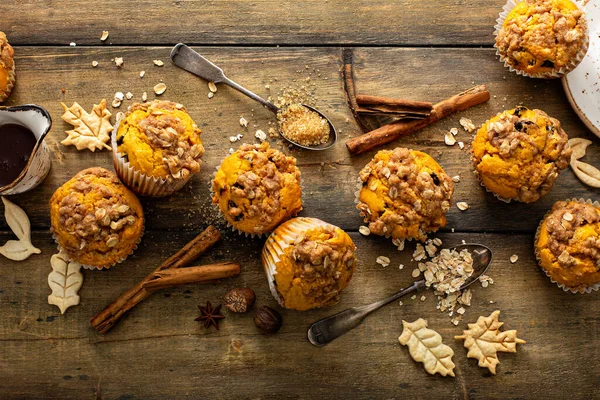 Muffins à la citrouille, flocons d'avoine et cassonade — Photo