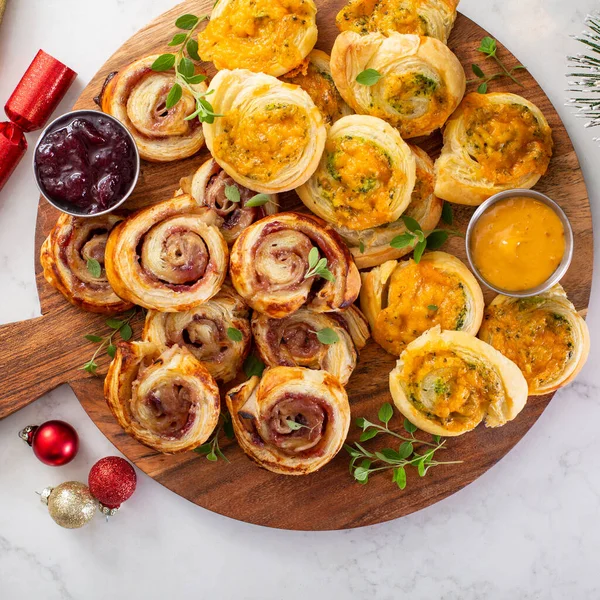 Christmas appetizers, puff pastry wheels filled with cheese and jam — Stock Photo, Image